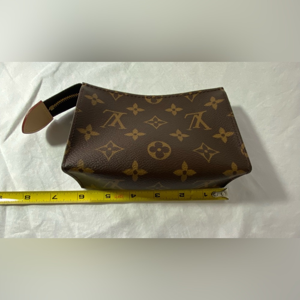 LOUIS VUITTON • Authentic • Toilet 15 • NWT - Picture 8 of 9
